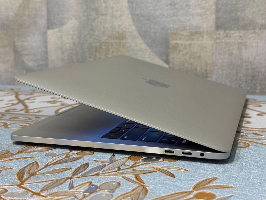 Apple MacBook Pro 2018 Touch Bar Silver