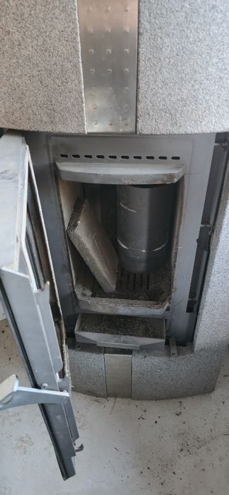 Șemineu cu focar închis