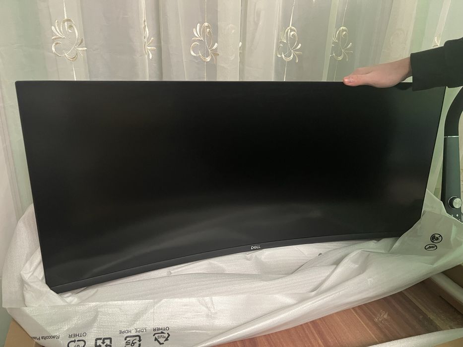 Monitor Curved Dell 34” WQHD – Perfect pentru work & gaming