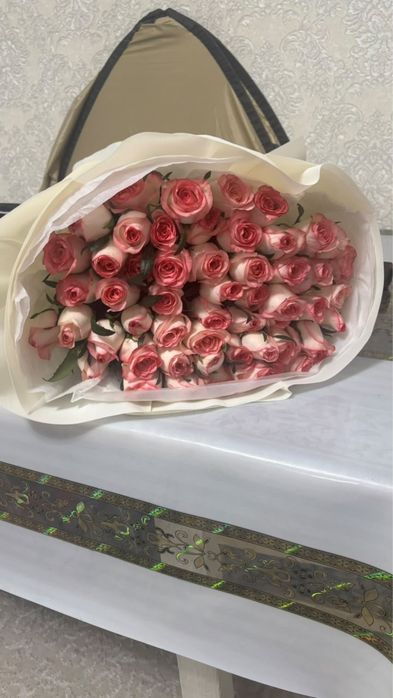 Цветы свежие розы