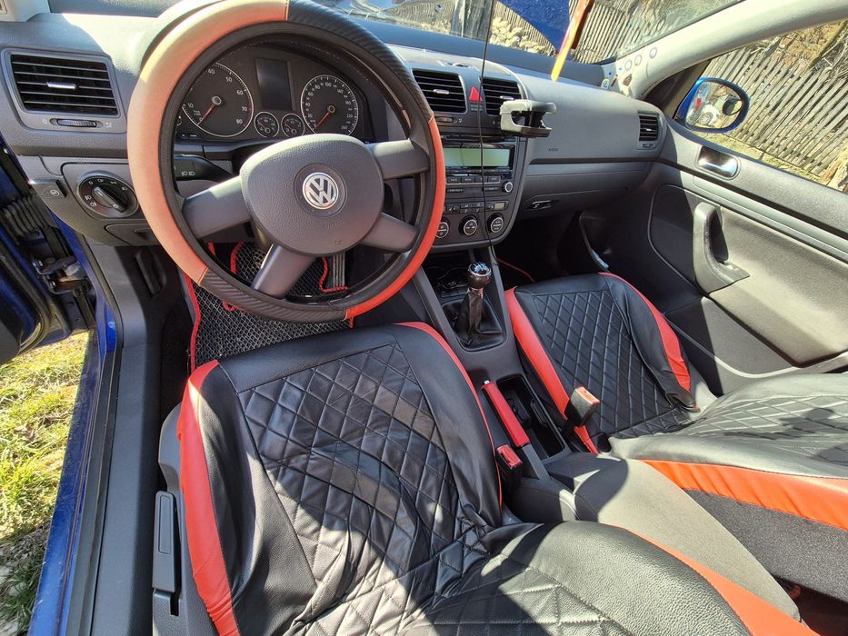 Vând golf 5 an 2004