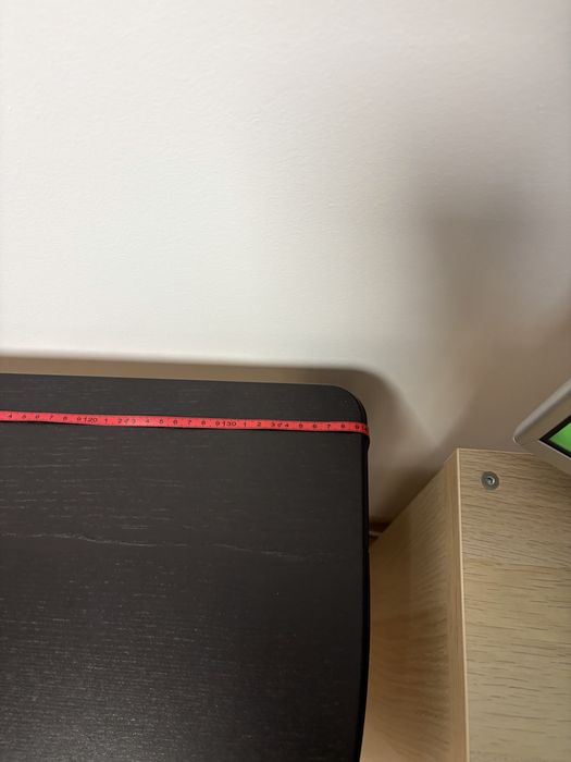 Birou Ikea Bekant negru-maro semi-rotund, cu organizator cabluri bonus