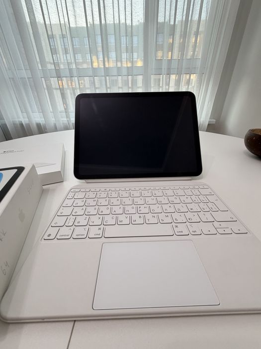 iPad Apple (10th Generation) 64GB планшет+ клавиатура чехол
