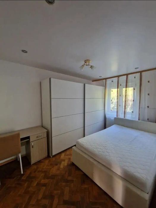 Închiriez apartament 3 camere!