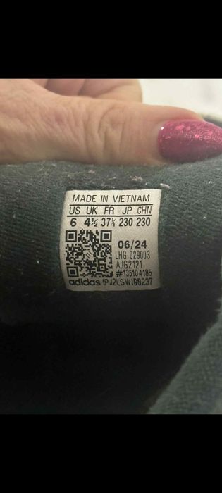 Тъмно зелени маратонки  Adidas Campus 00,в много добро състояние!