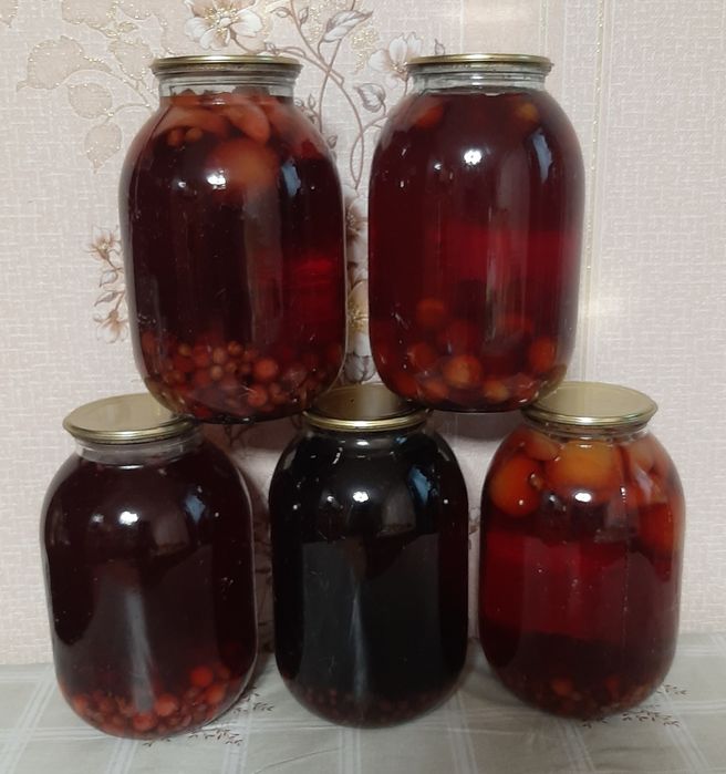 Салаты, компоты, маринады дачные