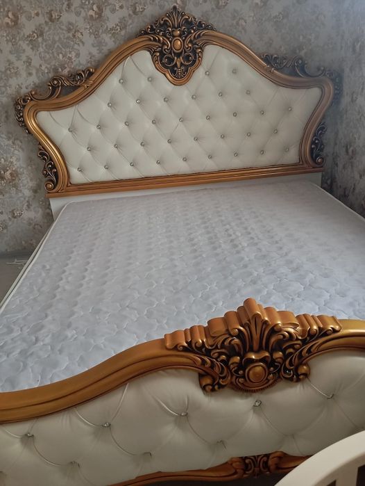 Кровать в хорошем состояние