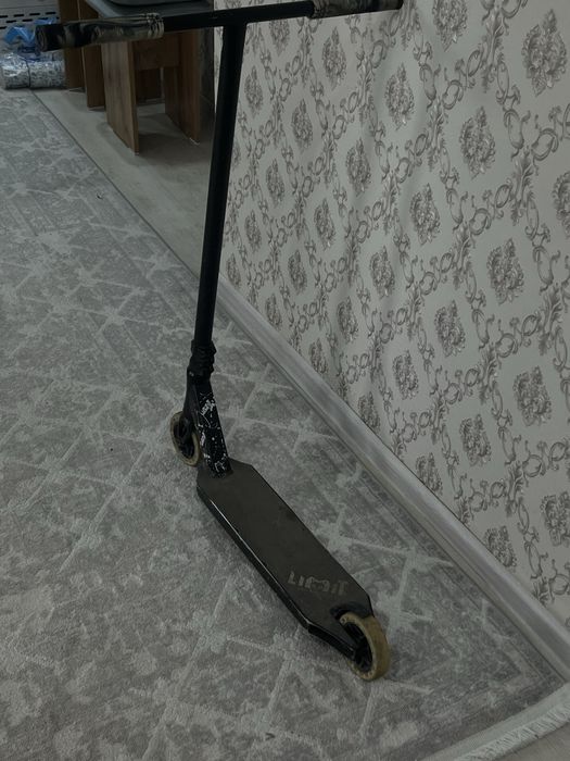 Продам самокат Limit