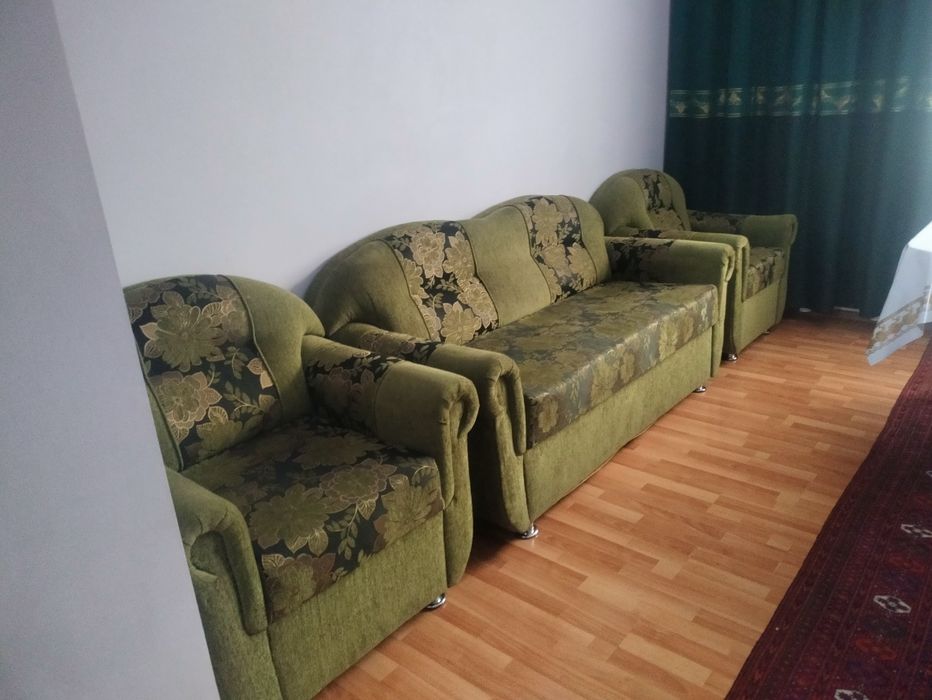 Срочно продам диван