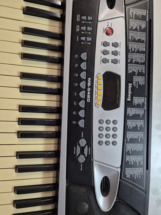 Продам синтезатор