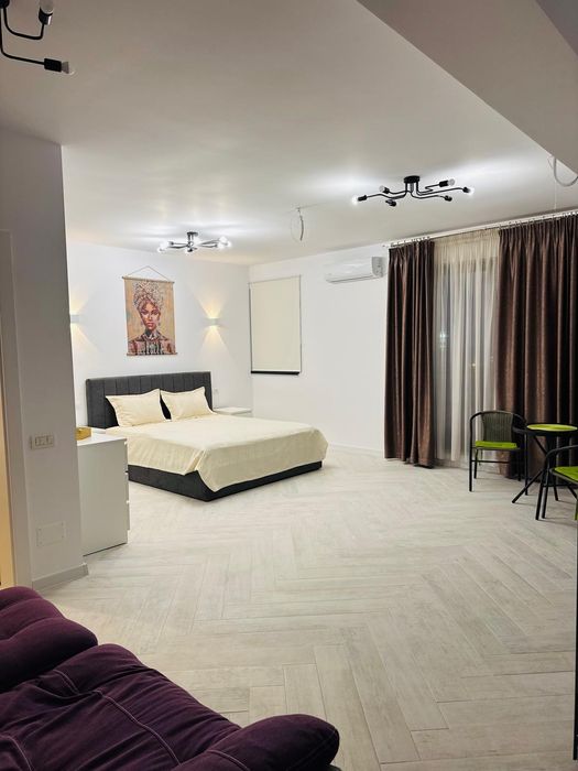 Închiriez Garsoniera noua tip Studio centrală, cu parcare