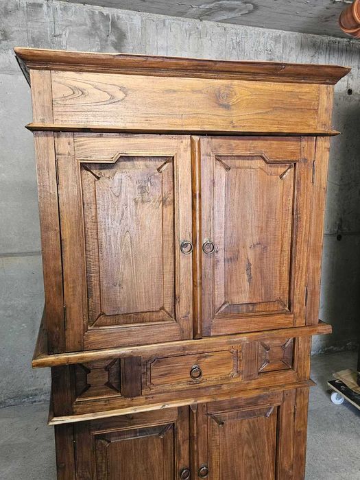 Масивен шкаф изработен изцяло от масив