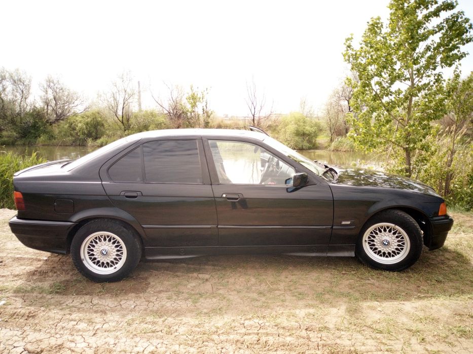 BMW-325, кузов е36, механика, 2.5