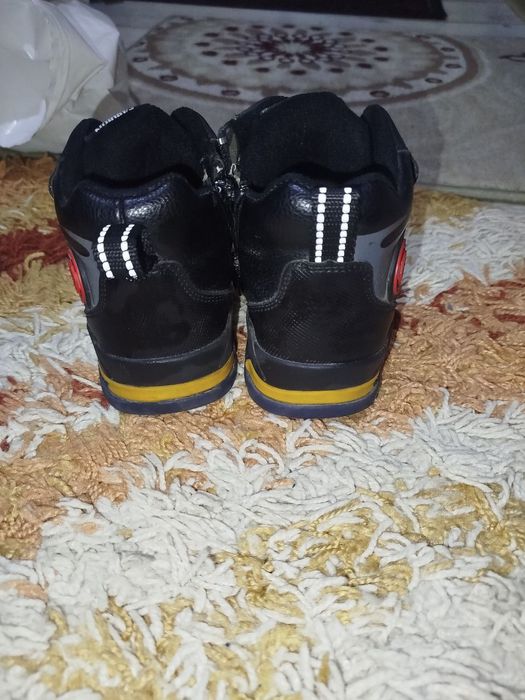 Ботинки зимние в отличном состоянии