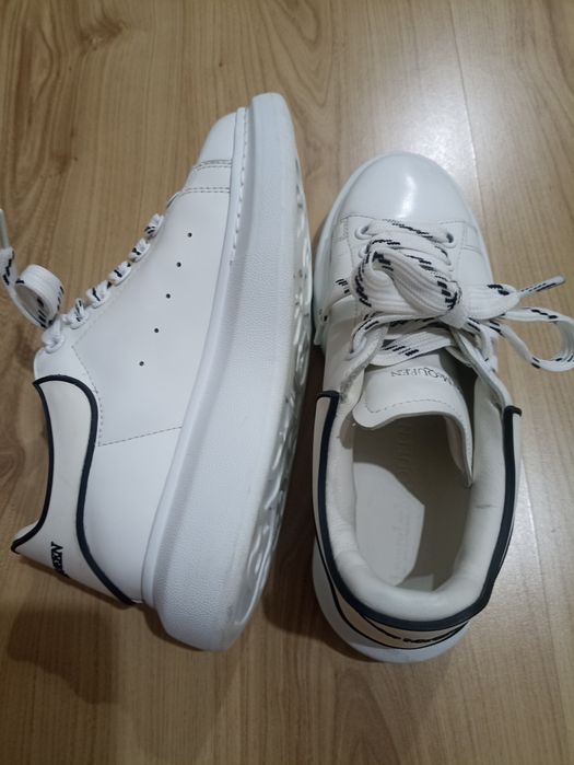Маратонки   бели 38 номер