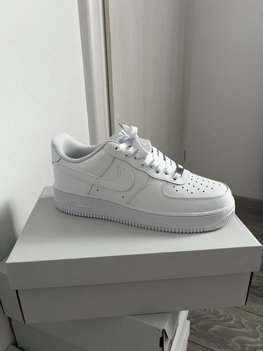 Nike Air Force 1 Low / Triple White