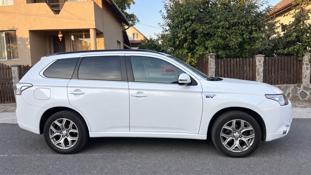 MITSUBISHI Outlander 2015 — imagine 4