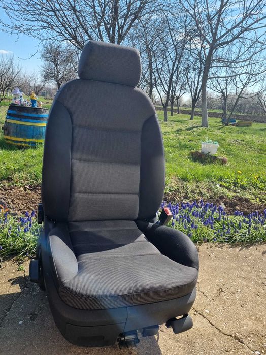 Здравейте! Продавам две предни седалки от Ауди а3, 1.6, 4 врати.