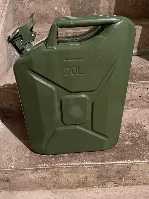 Vand canistra de benzina 20L