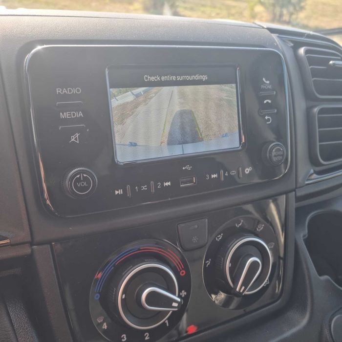 Inchiriere microbuz marfa nou, in Arad, reducere pentru mai multe zile