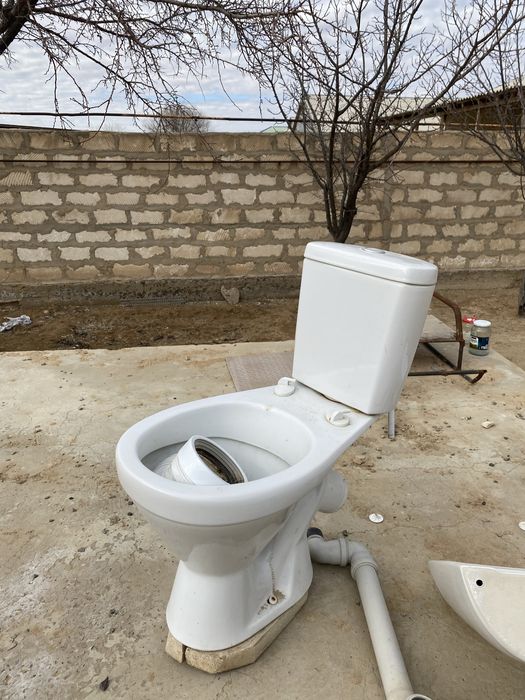 Раковина унитаз сатылады б/у 15мынга берем екеун