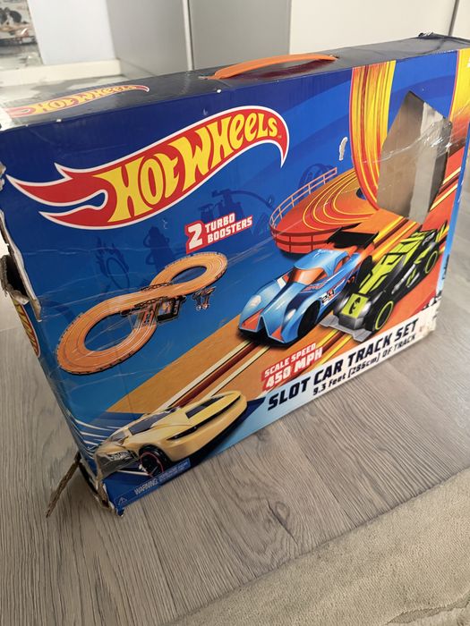 Скоростной трек Hotwheels