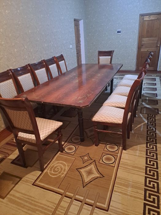 Стол стул на гостинице
