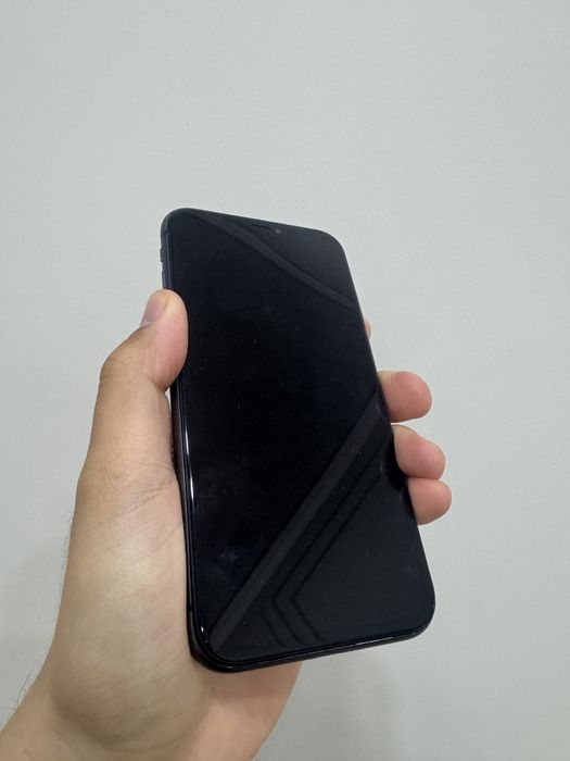 iPhone 11 64Gb выключается