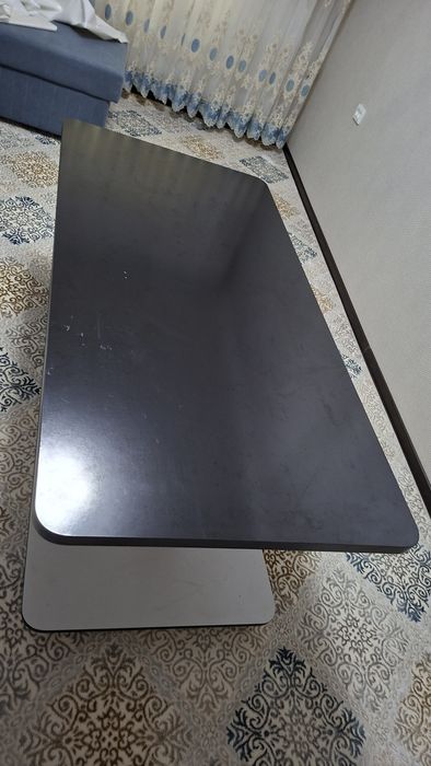Стол для гостинной