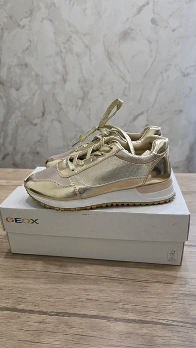 Кроссовки на девочку/женские 37 размер