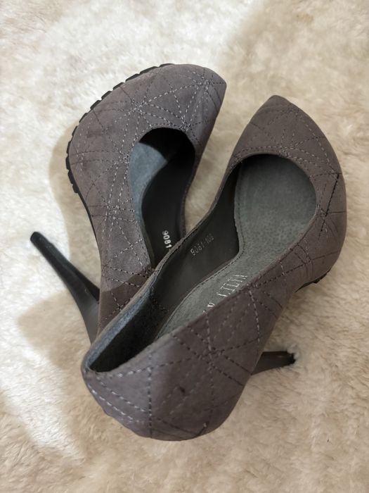 3 чифта нови обувки