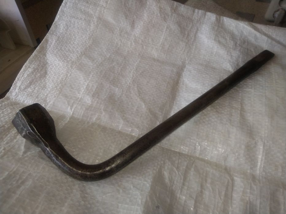 Продам баллоный ключь