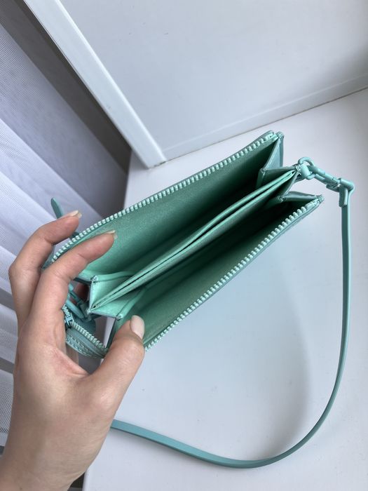 Сумка Charles & Keith Camelia Trapeze