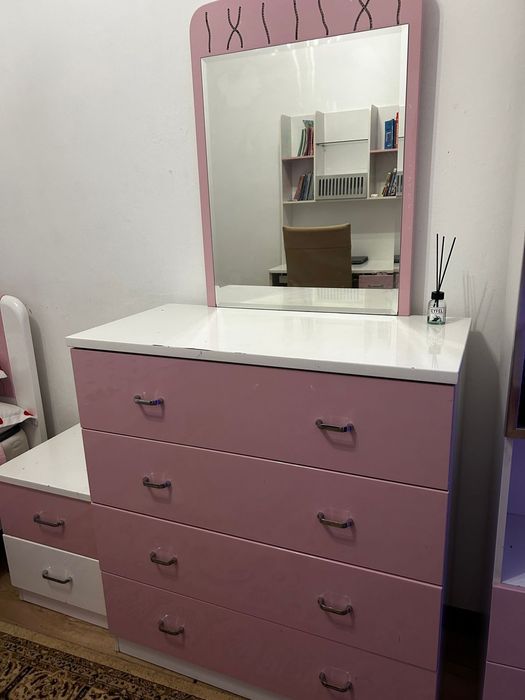 Детский спальный гарнитур для девочки.