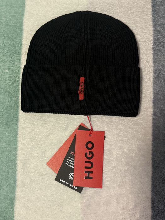 Caciulă Hugo nouă cu etichetă