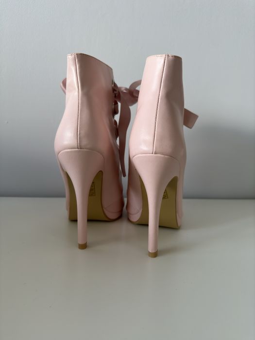 Дамски сандали с ток