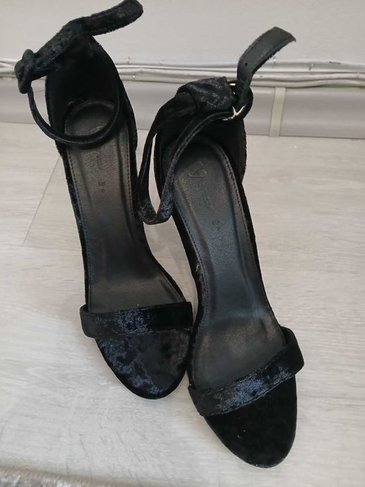 Дамски обувки чисто нови