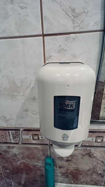 TORK - стенна сапунерка, салфетник за ръце, салфетник за тоалетна хартия