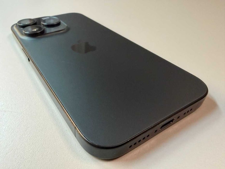  Apple / iPhone 15 Pro 256 Gb / Black Titanium