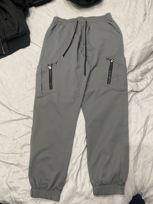 Сив панталон.