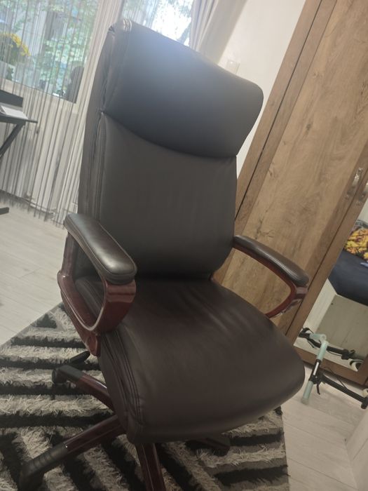 Vând scaun de birou