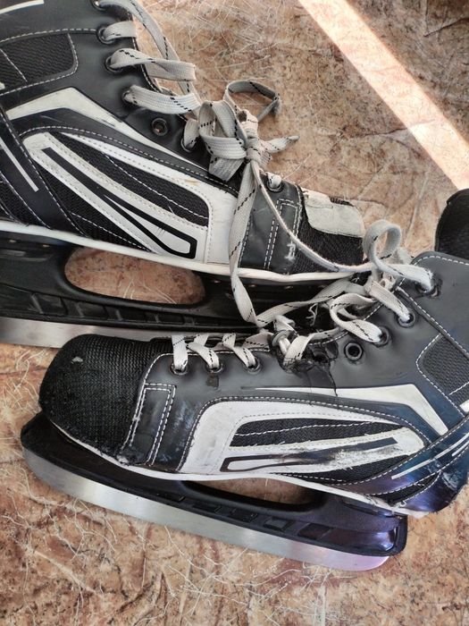 Продам коньки за 2500тг