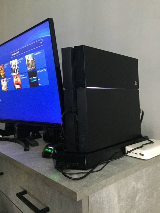 Продаю ps4