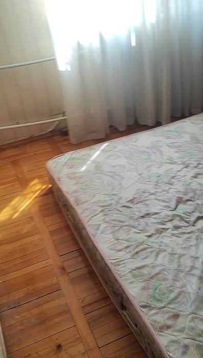 Сдается квартира 2- комн. Переделанная в 3-х комн. Яшнабад.район