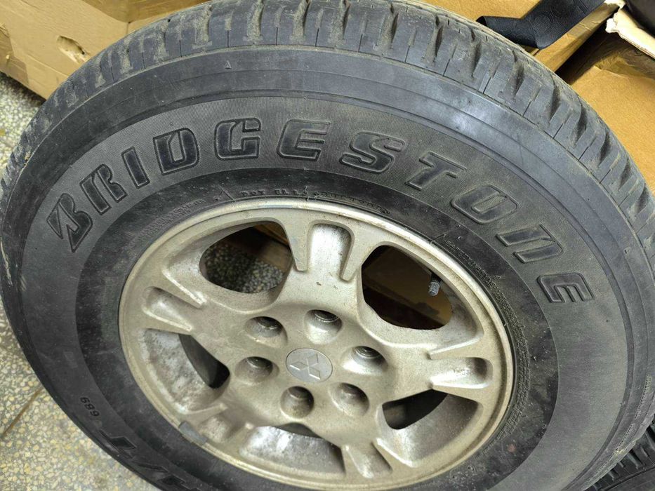 Mitsubishi Pajero  265/60/17 Bridgstone