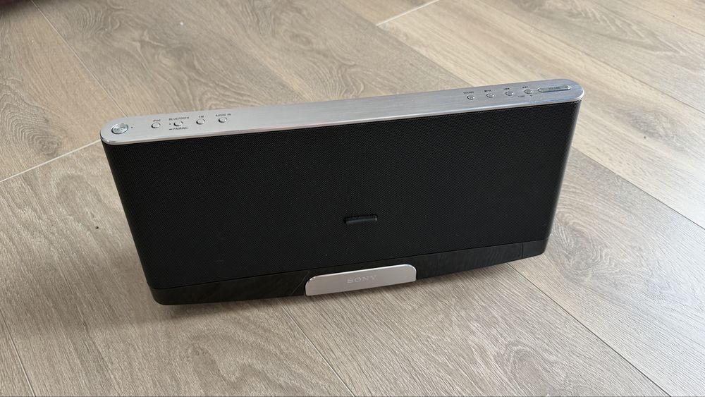 Boxă Sony RDP-XF300iPN Bluetooth + Dock iPhone/iPod + Radio FM ca nou