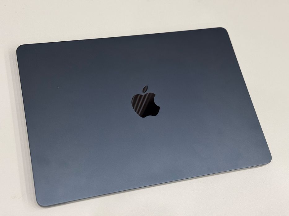 Macbook Air M3 8/256 почти новый!