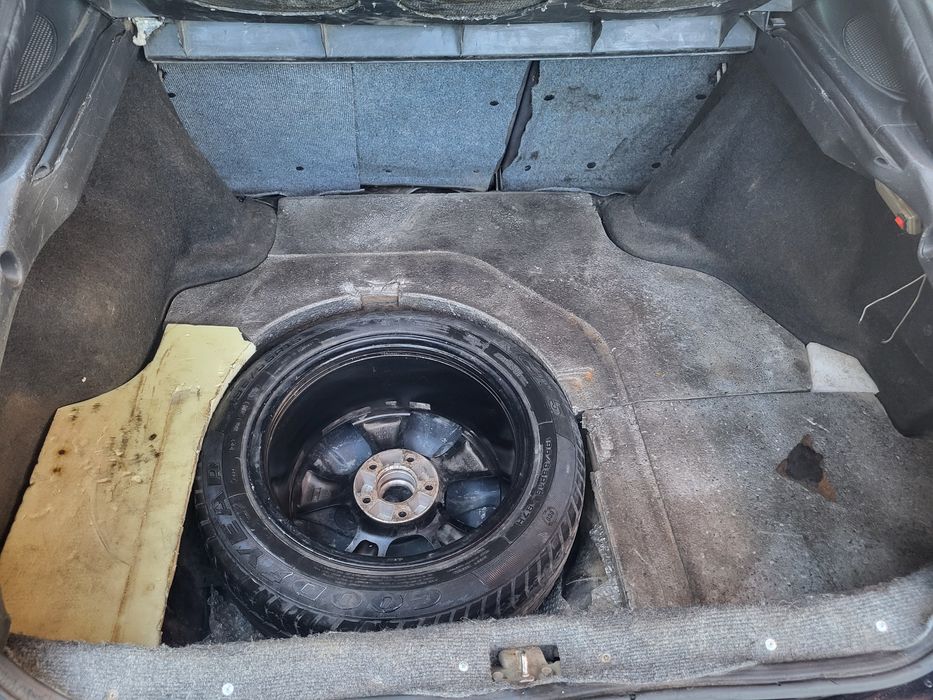 Автомобиль мазда кронос