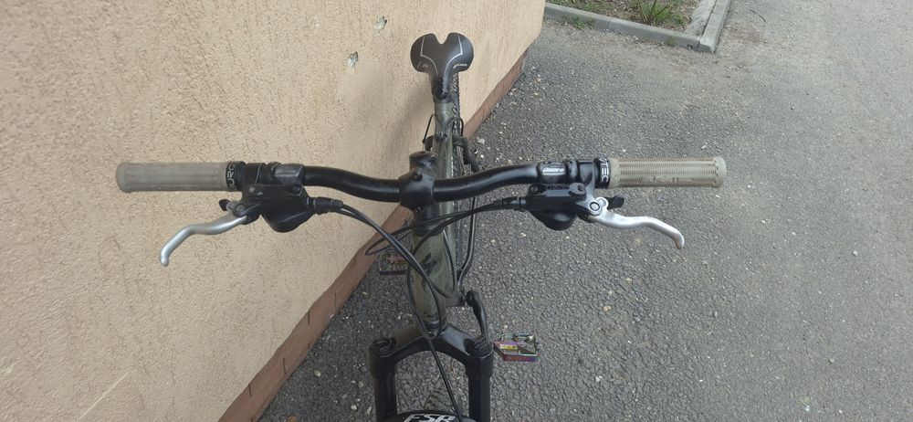 vând bicicleta specialized ht