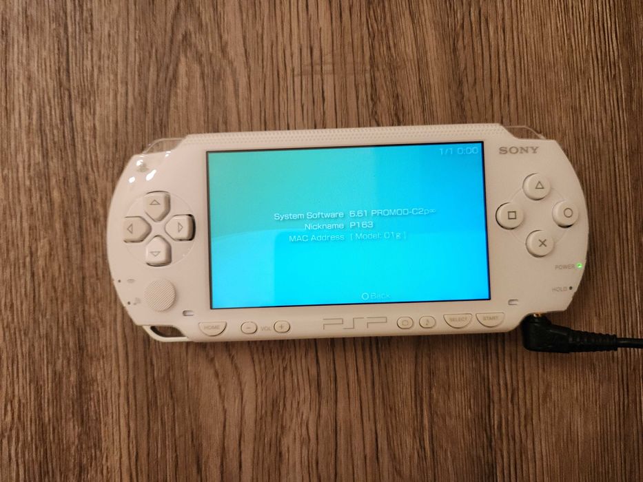 PlayStation Portabil (PSP) 1004 - Modat, Complet functional, card